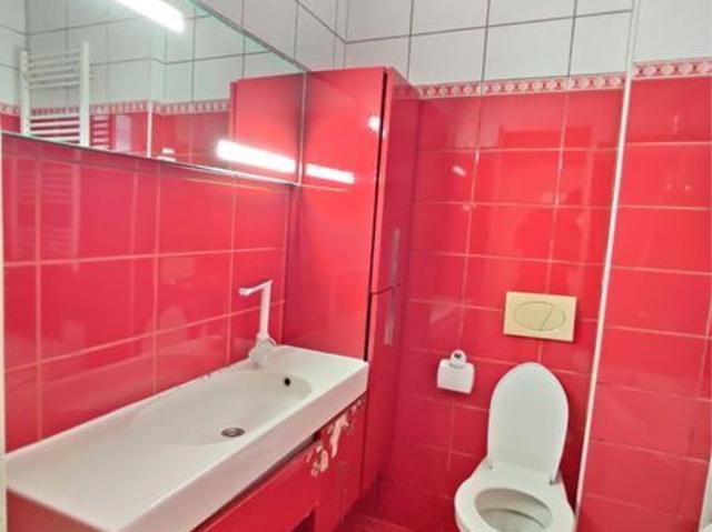 Inchiriez apartament cu 3 camere