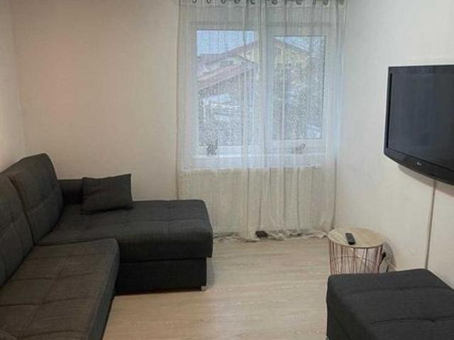 Inchiriez apartament cu 3 camere