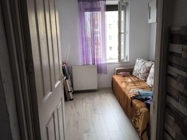 Închiriez apartament cu 3 camere
