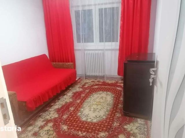 Închiriez apartament cu 3 camere