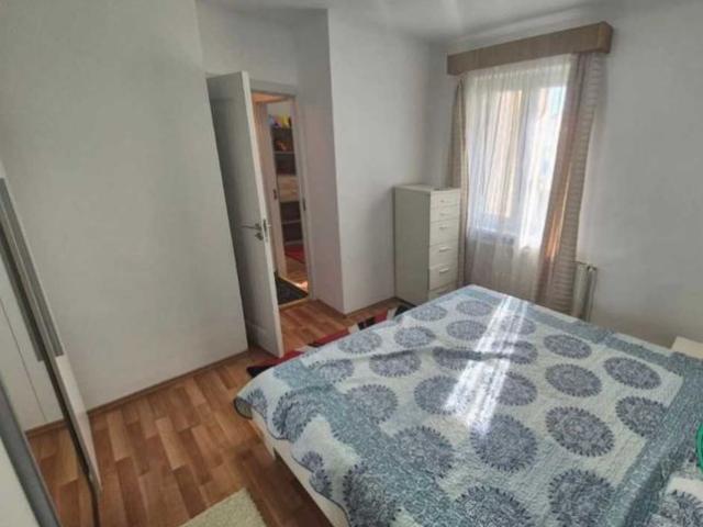 Inchiriez apartament cu 3 camere