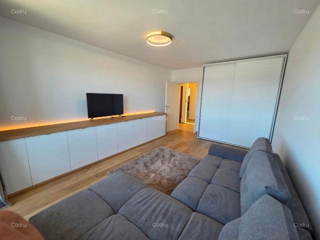 Inchiriez apartament cu 3 camere