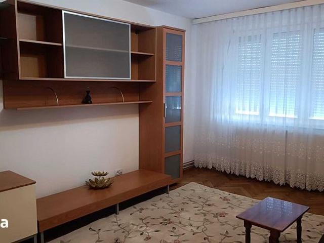 Inchiriez apartament cu 3 camere, ultracentral, mobilat