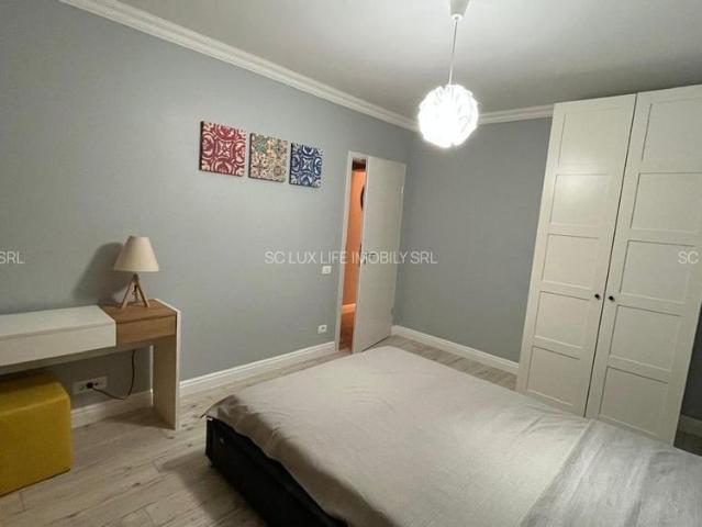 Inchiriez apartament cu 3 camere Aradului