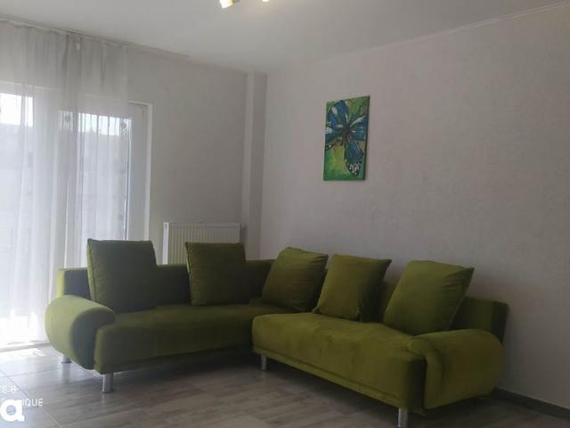 Inchiriez apartament cu 3 camere, bloc nou, centru!