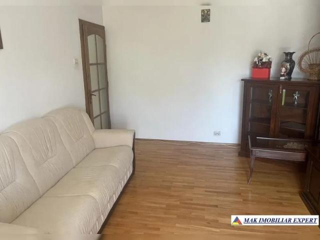 Inchiriez apartament cu 3 camere confort 1 et. 2 in Grui Campulung Muscel Arges