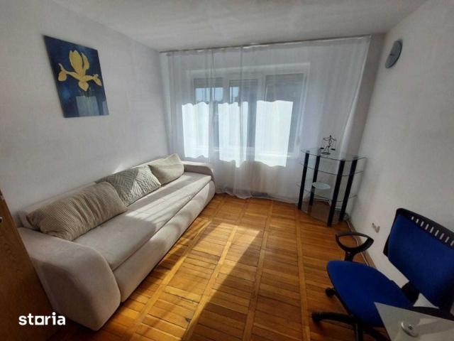 Inchiriez apartament. cu 3 camere,decomandat,5 min de ShoppingCity