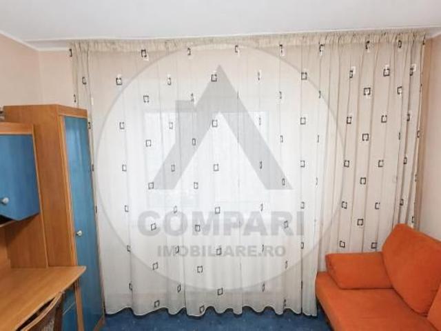 Inchiriez apartament cu 3 camere decomandate et 2 CT Rovine