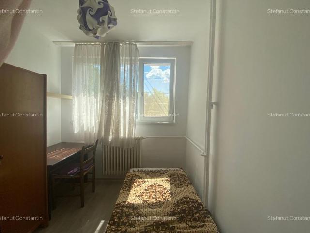 Închiriez apartament cu 3 camere în zona Complexului Studentesc
