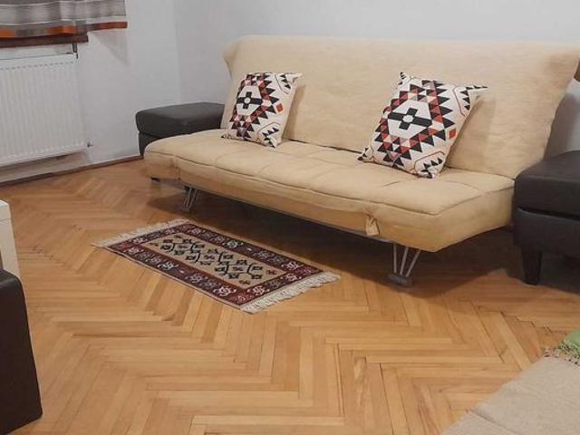 inchiriez apartament cu 3 camere in Sanmartin