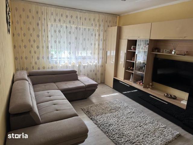 Inchiriez apartament cu 3 camere pe termen lung
