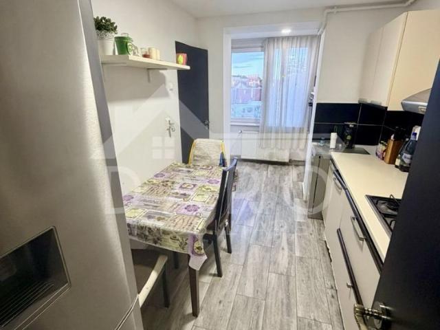 Inchiriez apartament cu 3 camere Poli2