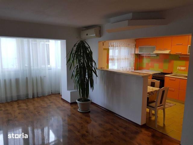 Inchiriez apartament cu 3 dormitoare in Zamca