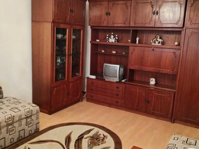 Inchiriez apartament cu trei camere, str. Crinului, nr 34, Pitesti