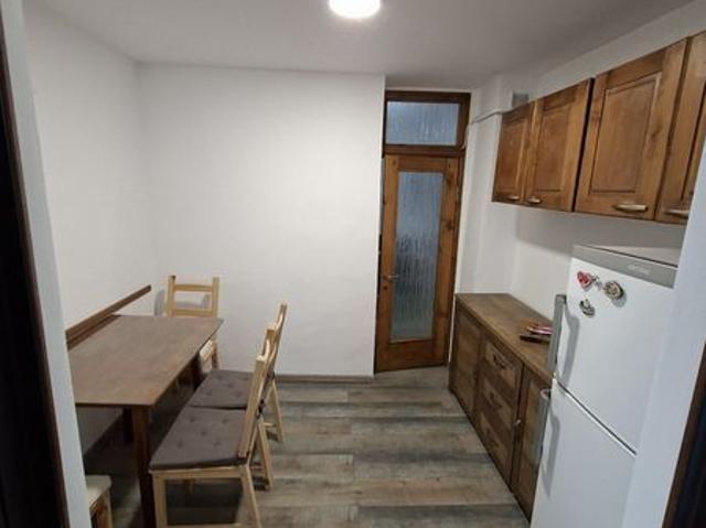 Inchiriez apartament cu birou