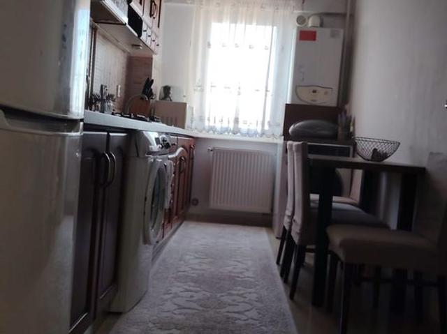 Închiriez apartament cu două camere și garaj subteran