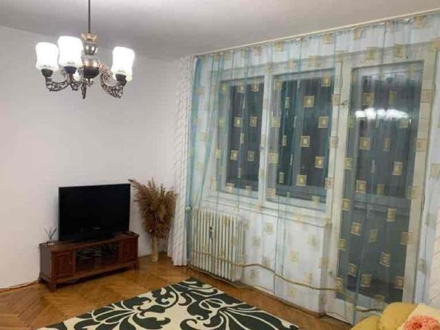 Închiriez apartament cu două camere in rădăuți