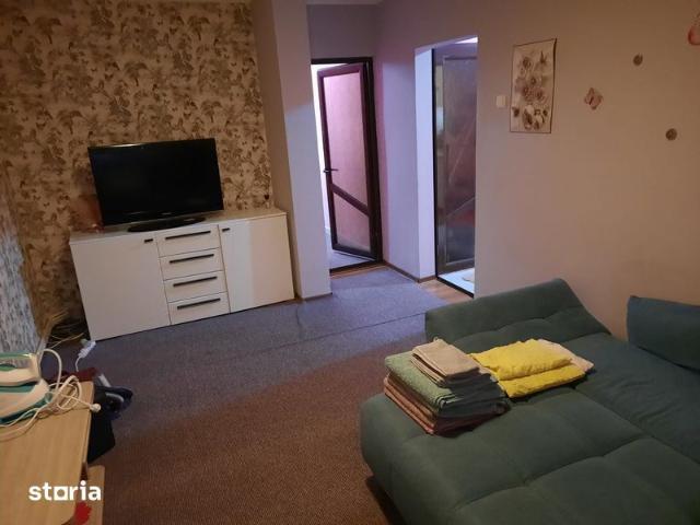 închiriez apartament cu doua camere