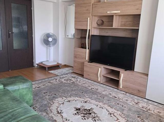 Ìnchiriez Apartament cu douä camere decomandate vis a vis de Metro