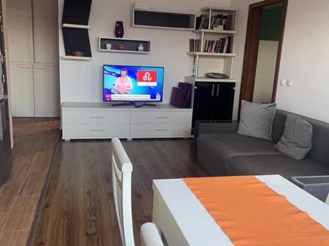 Inchiriez apartament cu doua camere pe strada tautului