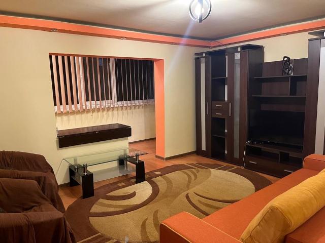Inchiriez apartament cu o camera decomandat
