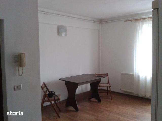 Inchiriez apartament cu o camera in bloc nou