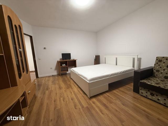 Inchiriez apartament cu o camera + loc de parcare Floresti