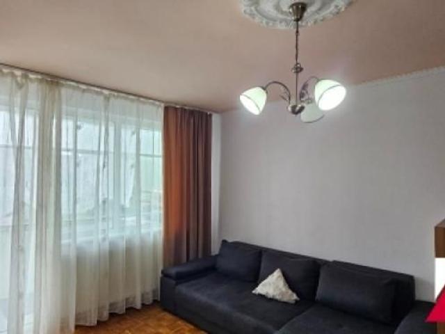 Inchiriez apartament de 2 camere, confort 1, semidecomandat, la etaj 3 in bloc cu lift, situat Cartierul Cedonia
