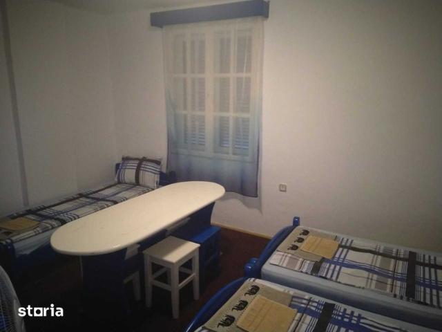 Inchiriez apartament doua camere cinci paturi vila cu vedere la mare