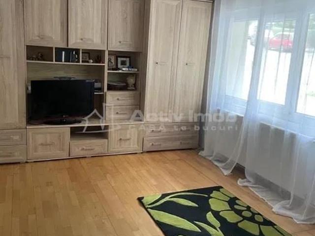 INCHIRIEZ APARTAMENT DOUA CAMERE RACADAU