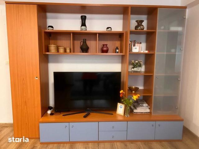 Inchiriez apartament in Piata Victoriei