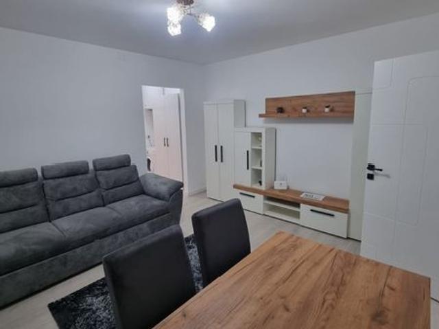 Inchiriez apartament in regim hotelier