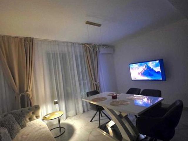 Inchiriez apartament in regim hotelier