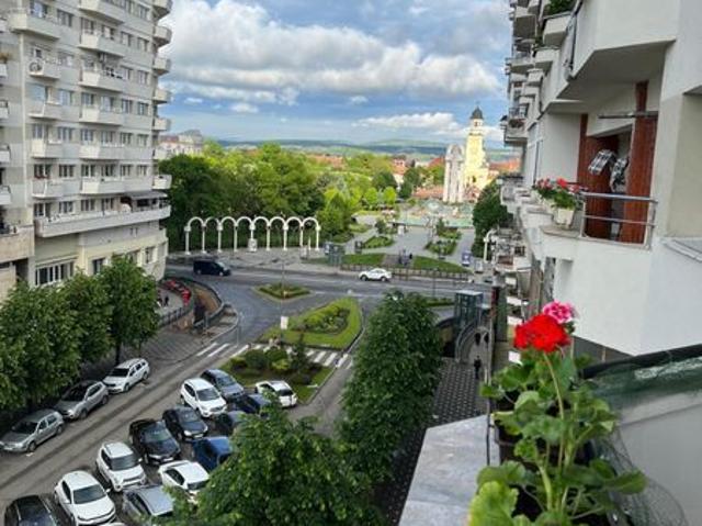 Inchiriez apartament in regim hotelier