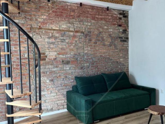 Inchiriez apartament la casa cu curte proprie Zona Paris