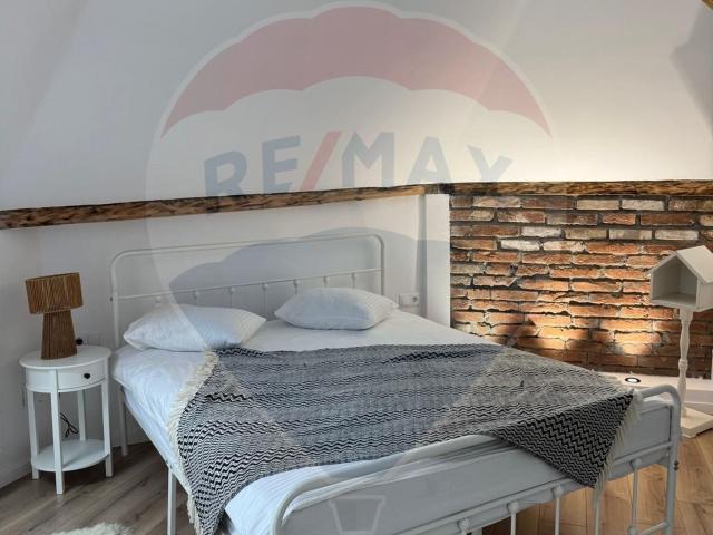 inchiriez apartament la casa cu curte proprie zona paris