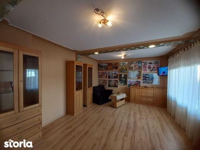 Inchiriez apartament la casa, parter, zona Cl. Dumbravii Ghe. Dima