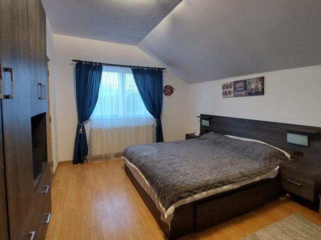 Inchiriez apartament la casa