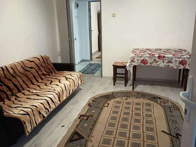Inchiriez Apartament la casa 2 camere Craiter