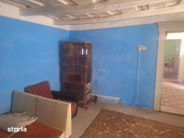 Inchiriez apartament la casa