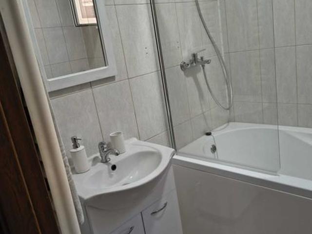 Inchiriez apartament la curte cu Dormitor+CameraZi ULTRACENTRAL