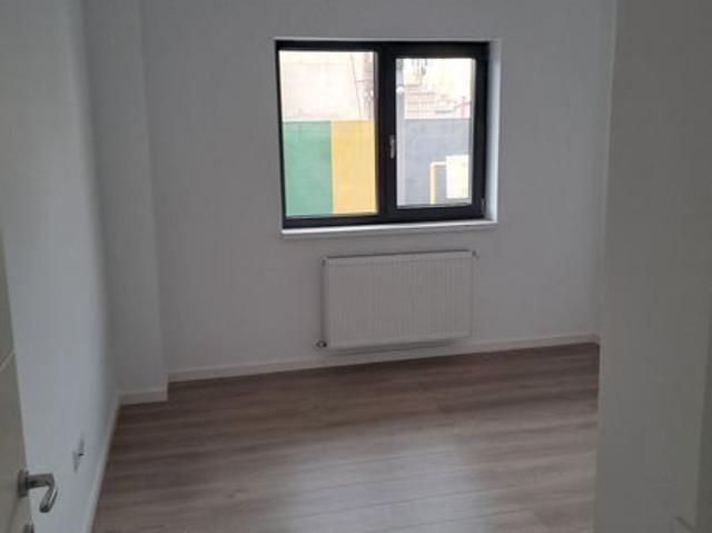 Inchiriez apartament la parter pt diverse activitati