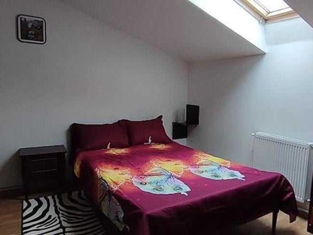 Inchiriez apartament modern, de 3 camere la mansarda, In Terezian