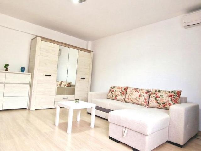 Inchiriez Apartament NOU 1 camera 45 mp, mobilat, utilat, ROND CUG + parcare