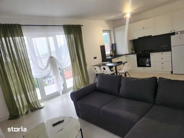 Inchiriez apartament nou, central, 3 camere