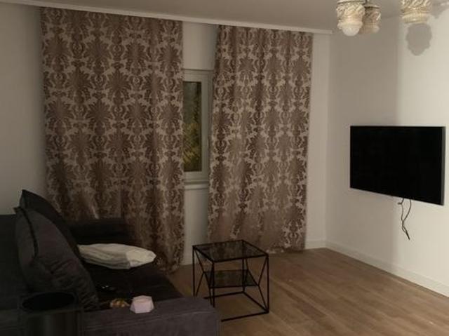 Inchiriez apartament pentru Untold