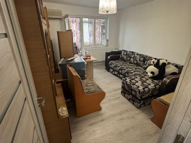 Inchiriez apartament piata crang