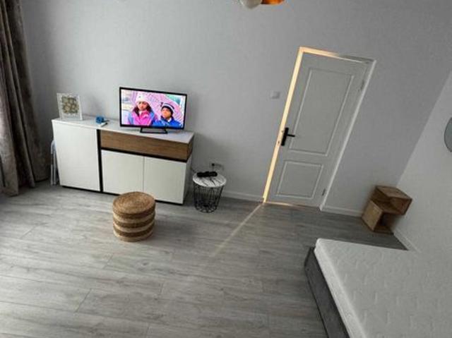 Inchiriez apartament Podu Ros