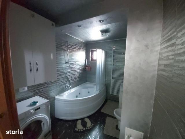 Inchiriez apartament renovat complet