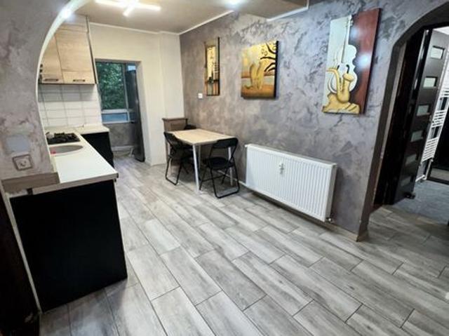 Inchiriez apartament Rovine